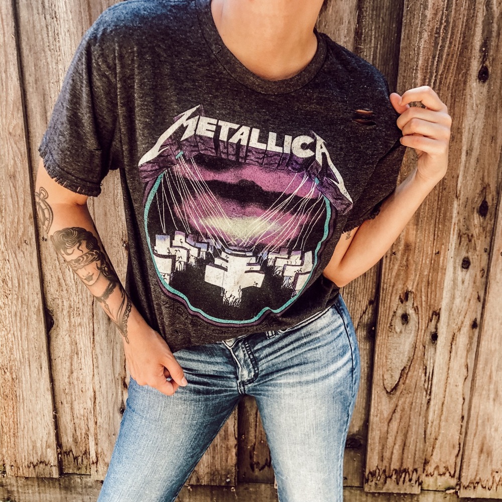 Metallica Distressed Band Tee